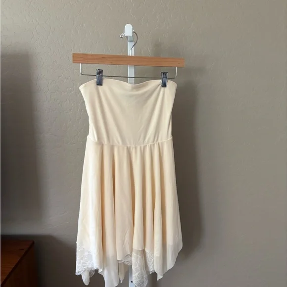 Urban outfitters Strapless Dress with Lace Hem - Picture 3 of 6